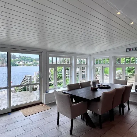 Stunning Waterfront House With Fireplaces, Sea View & Private Dock Vakantiehuis