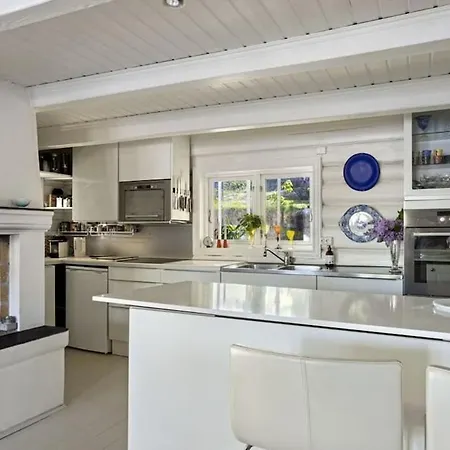 Stunning Waterfront House With Fireplaces, Sea View & Private Dock Vakantiehuis *