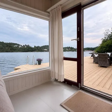 Stunning Waterfront House With Fireplaces, Sea View & Private Dock Vakantiehuis Arendal