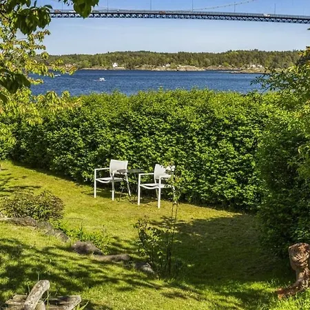 Stunning Waterfront House With Fireplaces, Sea View & Private Dock Vakantiehuis Arendal